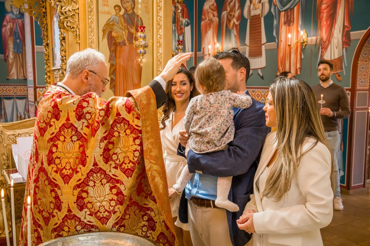 https://cdn.yanichkov.com/categories/baptism/small/Ivon%20christening-10-2.jpg