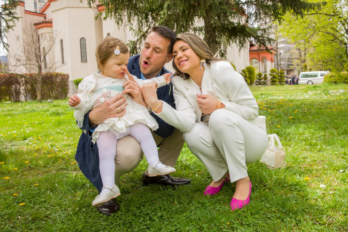 https://cdn.yanichkov.com/categories/baptism/small/Ivon%20christening-132-2.jpg