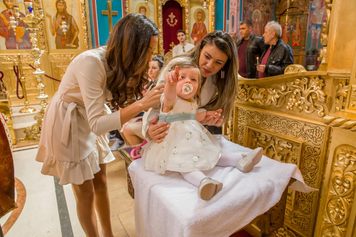 https://cdn.yanichkov.com/categories/baptism/small/Ivon%20christening-72-2.jpg